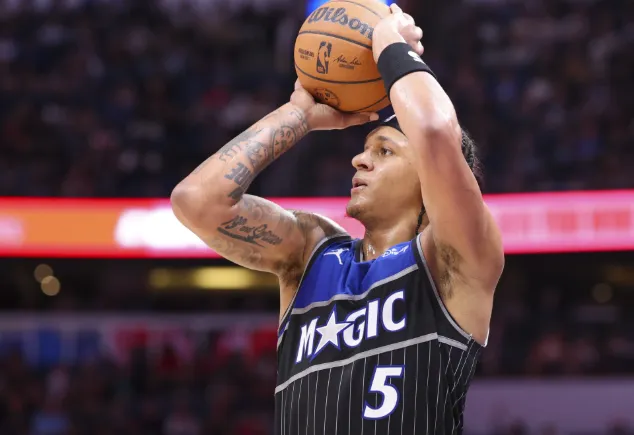 开云-班凯罗上半场9投仅2中，得到6分8篮板7助攻1抢断1封盖